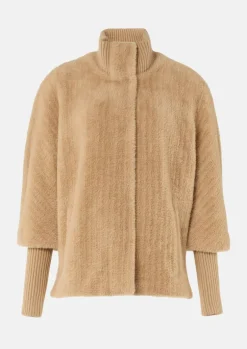 Cape aus Teddyplüsch mit Strickdetails