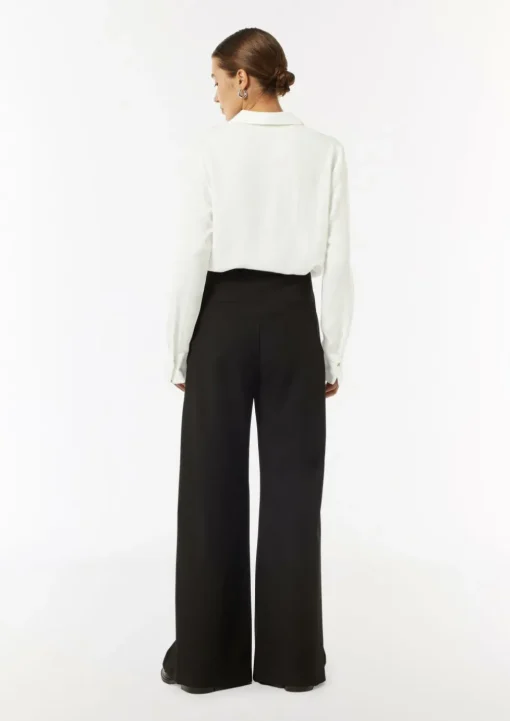 Elegante Satin-Bluse mit verdeckter Knopfleiste