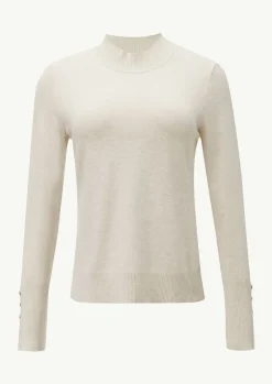 Feiner Strickpullover mit Zierknöpfen am Ärmel