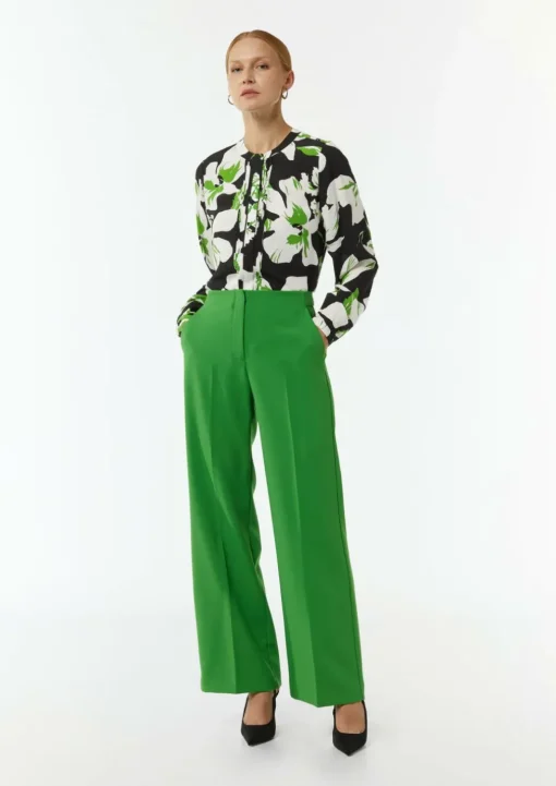Gemusterte Bluse mit verdeckter Knopfleiste und Biesen