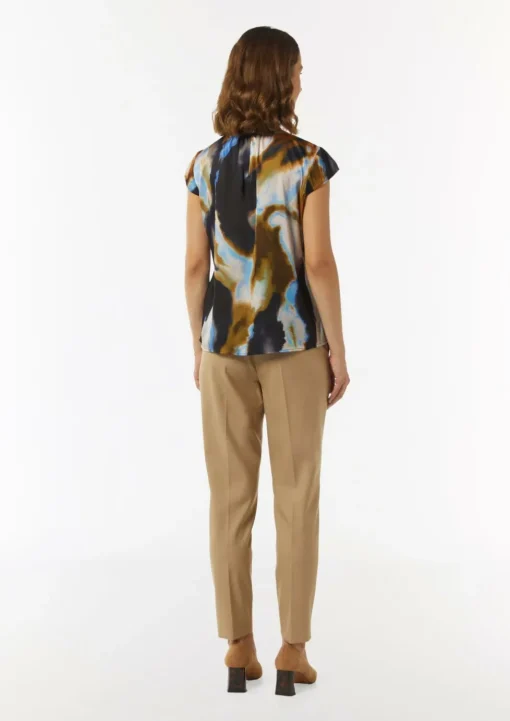 Gemusterte Satin-Bluse mit Cut-out-Detail am Ausschnitt