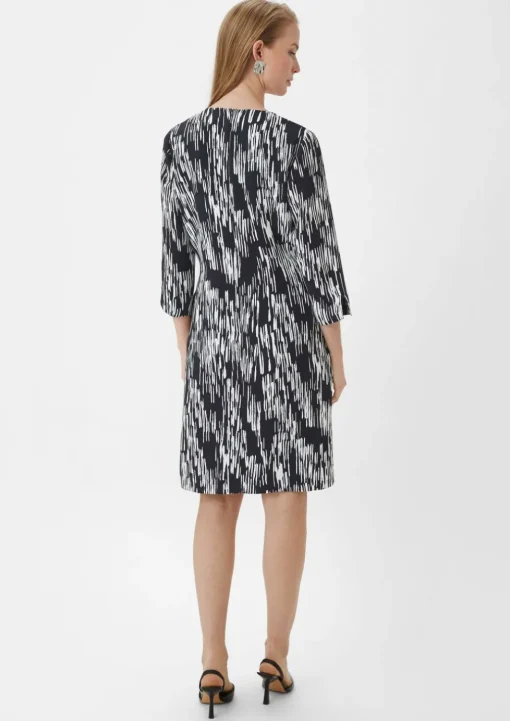 Gemustertes Crêpekleid mit 3/4-Arm