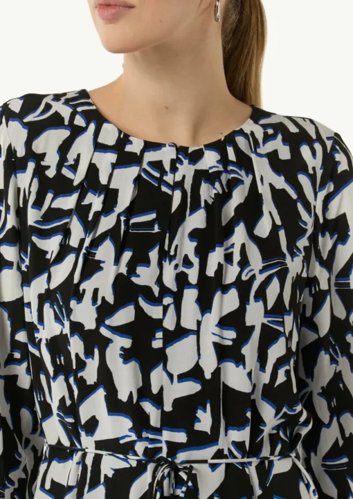 Gemustertes Midi-Kleid mit Faltenausschnitt