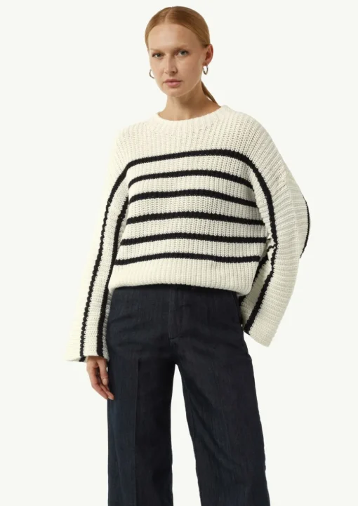 Gestreifter Strickpullover mit Trompeten-Ärmeln