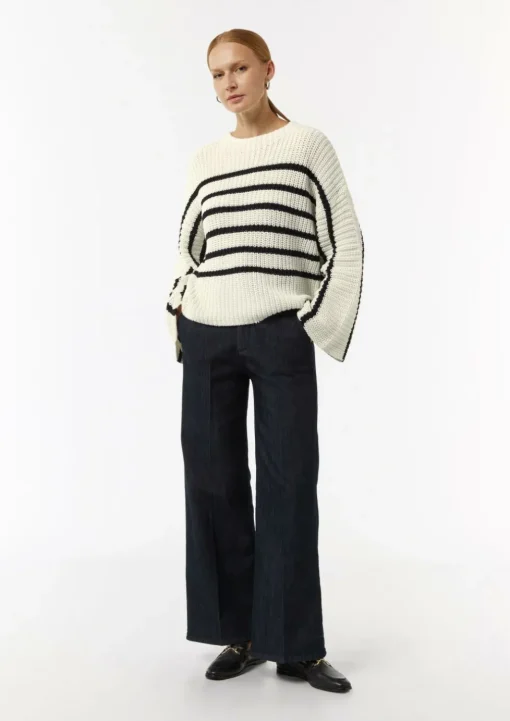 Gestreifter Strickpullover mit Trompeten-Ärmeln