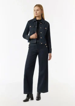 Jeans mit dunkler Waschung