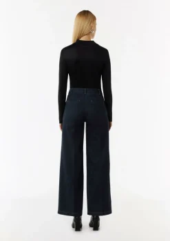 Jeans mit dunkler Waschung