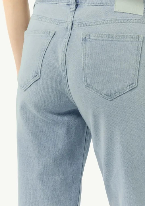 Jeans mit schmalem Bein
