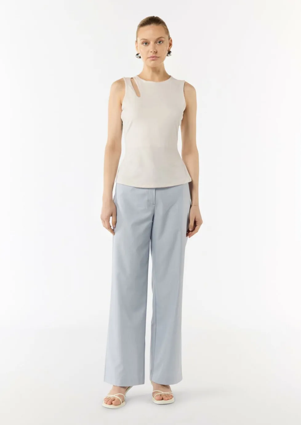 Jersey-Top mit Cut-Out an der Schulterpartie