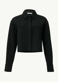 Kurze Jacke mit aufgesetzten Taschen