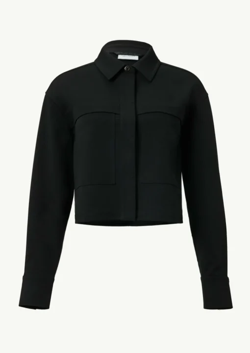 Kurze Jacke mit aufgesetzten Taschen