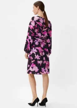 Kurzes Kleid mit Allovermuster