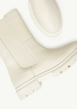 Lederstiefel mit Profilsohle