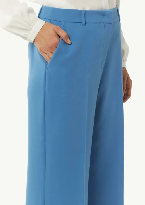 Marlenehose mit Bügelfalten