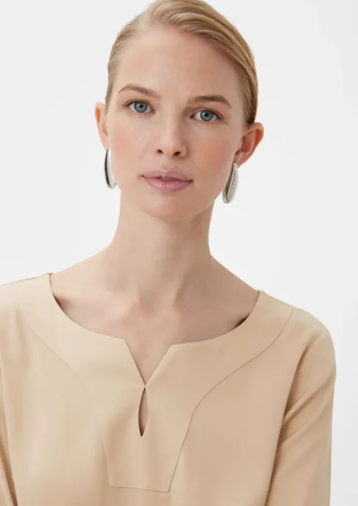 Satinbluse mit Tunika-Ausschnitt