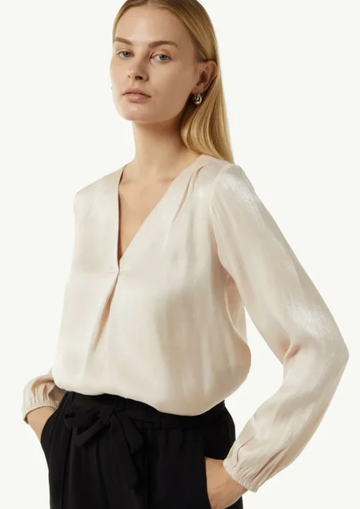 Schimmernde Bluse mit Faltendetails