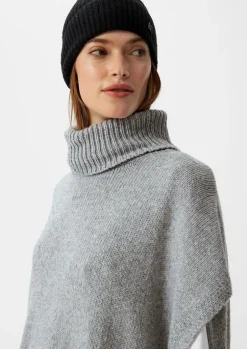 Strickponcho mit Rollkragen