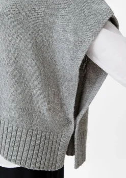 Strickponcho mit Rollkragen