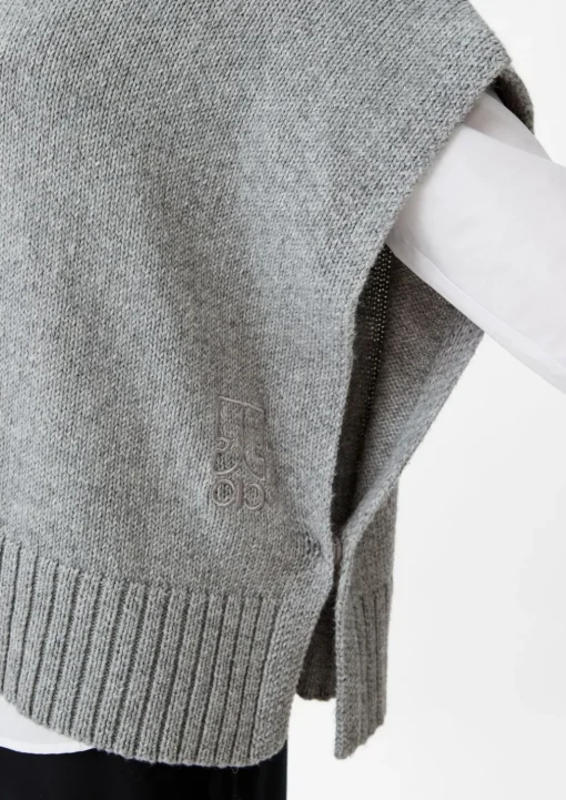 Strickponcho mit Rollkragen