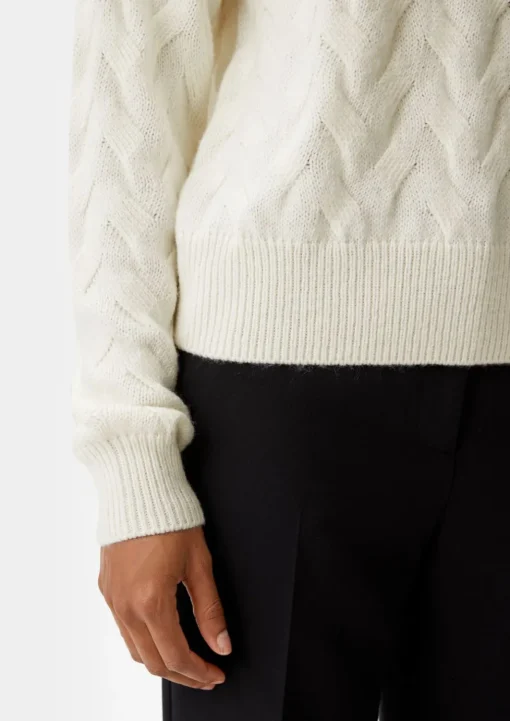 Strickpullover mit Zopfmuster
