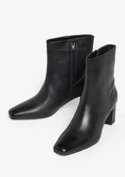 Absatz-Stiefelette aus Glattleder