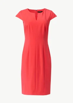Antailliertes Kleid aus Viskosestretch