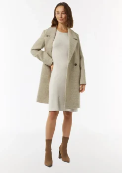 Antailliertes Strickkleid mit seitlichen Rippdetails