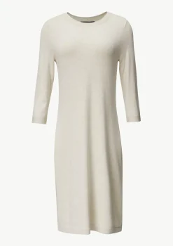 Antailliertes Strickkleid mit seitlichen Rippdetails