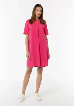 Ausgestelltes T-Shirt-Kleid mit Stickerei