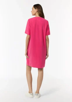 Ausgestelltes T-Shirt-Kleid mit Stickerei