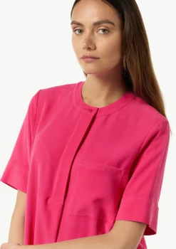 Ausgestelltes T-Shirt-Kleid mit Stickerei