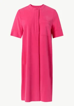 Ausgestelltes T-Shirt-Kleid mit Stickerei