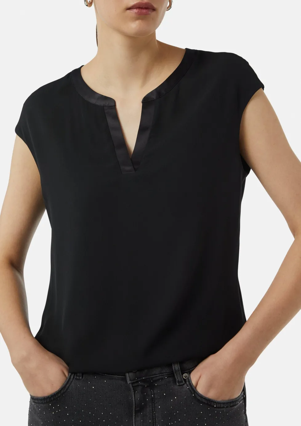 Blusenshirt mit Tunika-Ausschnitt und Satinblende