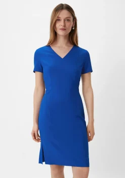 Etuikleid mit V-Ausschnitt