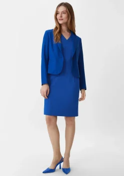 Etuikleid mit V-Ausschnitt