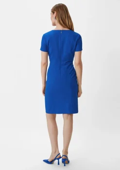 Etuikleid mit V-Ausschnitt