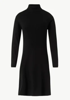 Kurzes Rippstrickkleid mit Turtleneck