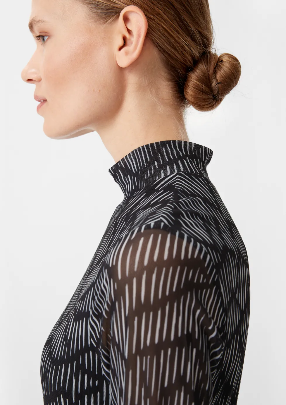 Langes Kleid aus Mesh