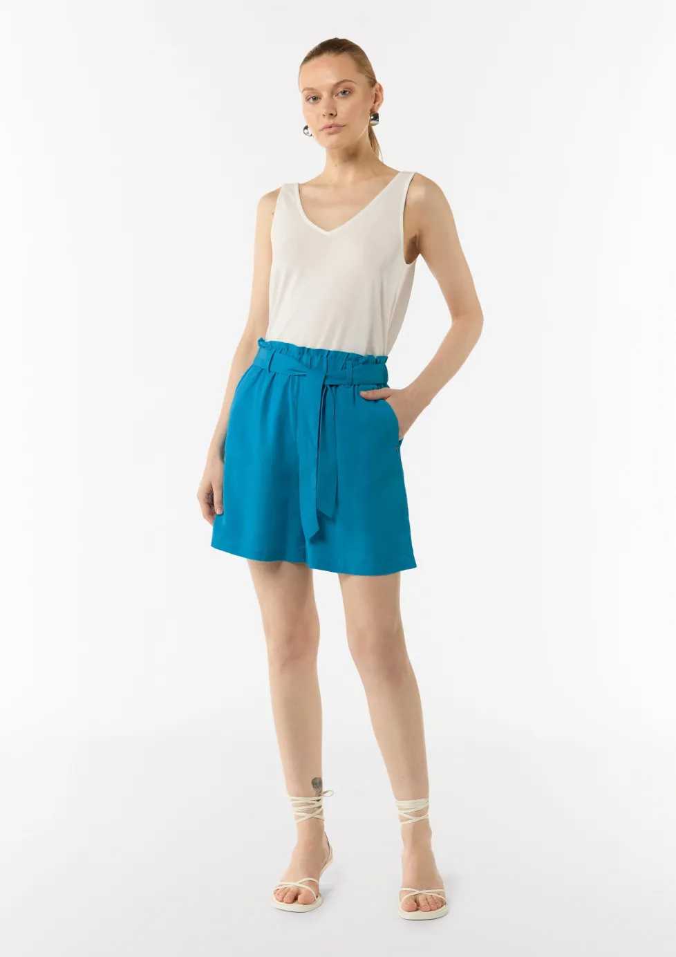 Leichte Shorts aus Lyocell mit Bindegürtel