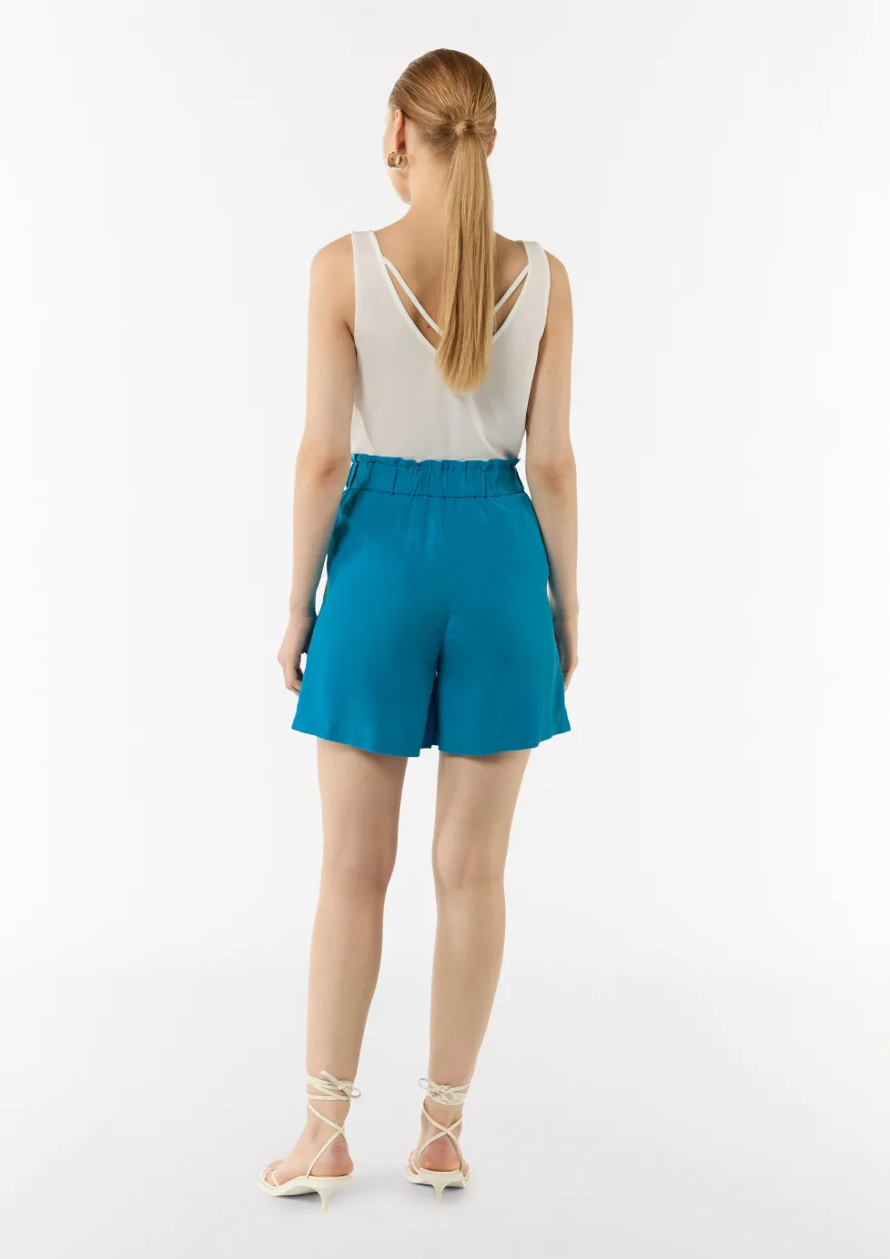 Leichte Shorts aus Lyocell mit Bindegürtel