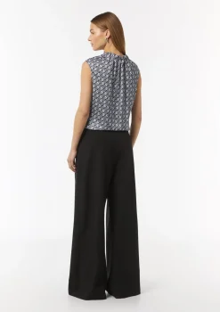 Ärmellose Satin-Bluse mit All-over-Logo-Print