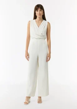 Ärmelloser Jumpsuit mit Faltendetail