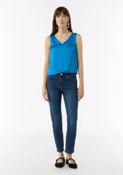 Ärmelloses Shirt aus Viskosemix mit Tunika-Ausschnitt