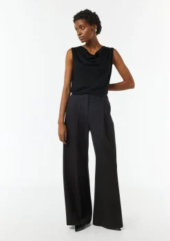 Ärmelloses Shirt mit Wasserfall-Ausschnitt