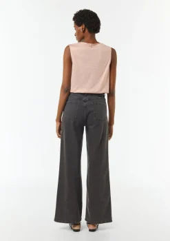 Ärmelloses Shirt mit Wasserfall-Ausschnitt