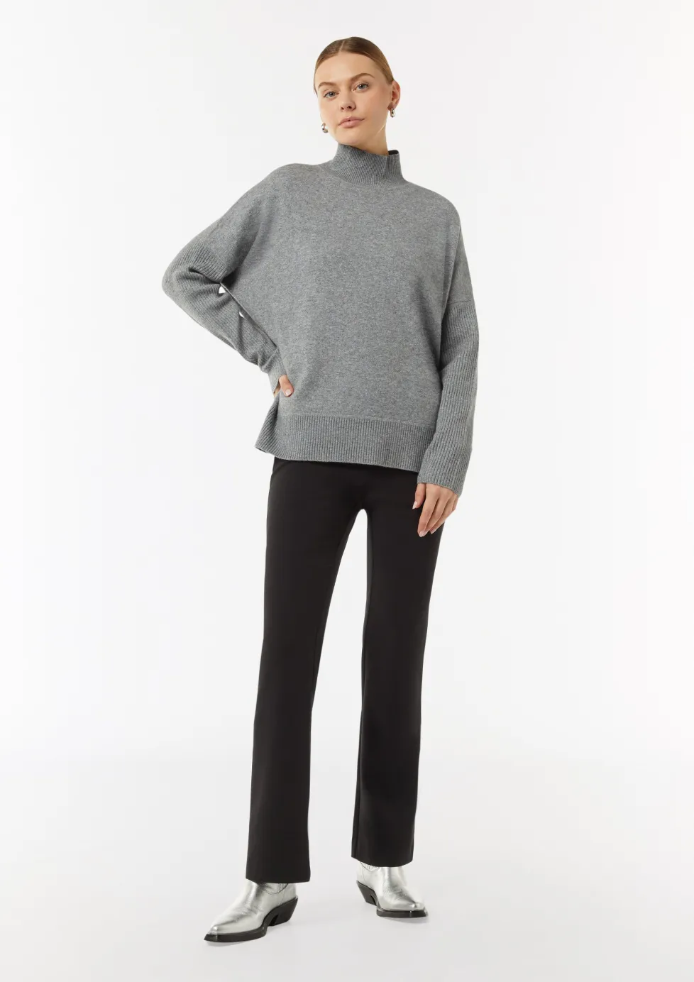 Strickpullover mit Stehkragen und Rippdetail