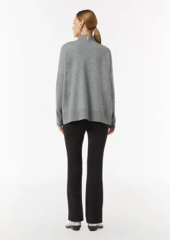 Strickpullover mit Stehkragen und Rippdetail