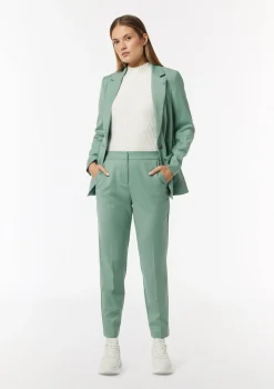 Taillierter Blazer mit abnehmbarem Logo-Pin