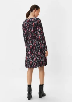 Tailliertes Kleid aus Crêpe