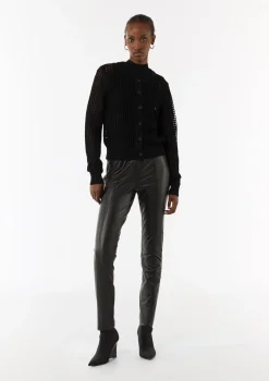 Transparente Strickjacke aus Ajourstrick